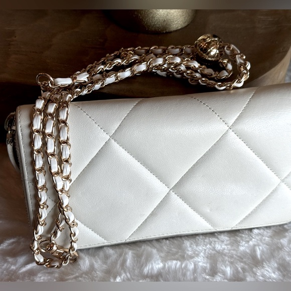 Chanel 19 Quilted Lambskin Leather Zip Around Wallet w/COA - Picture 10 of 16